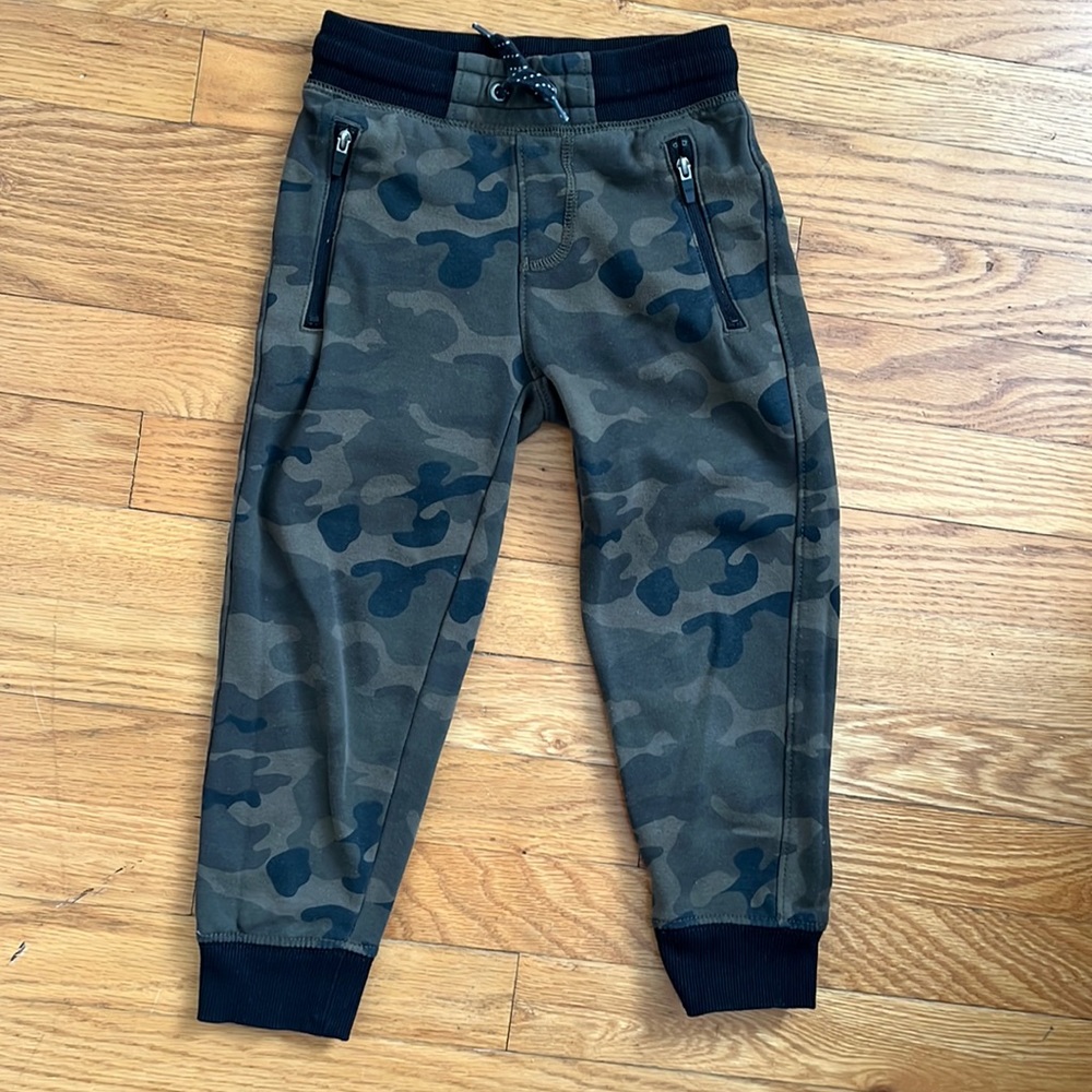 EUC Old Navy Boys Camo Joggers